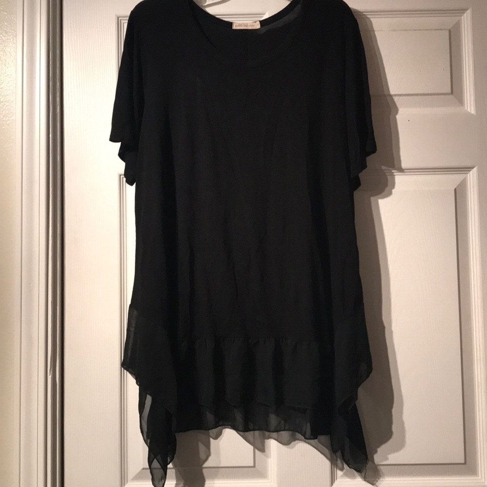 Plus Size black ruffle hem tee